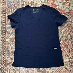 Figs casma scrub top